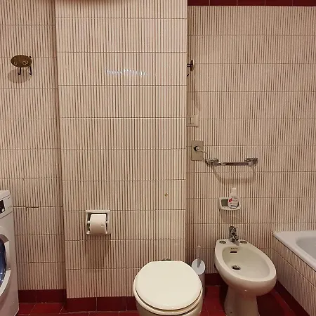 Apartment Centre *